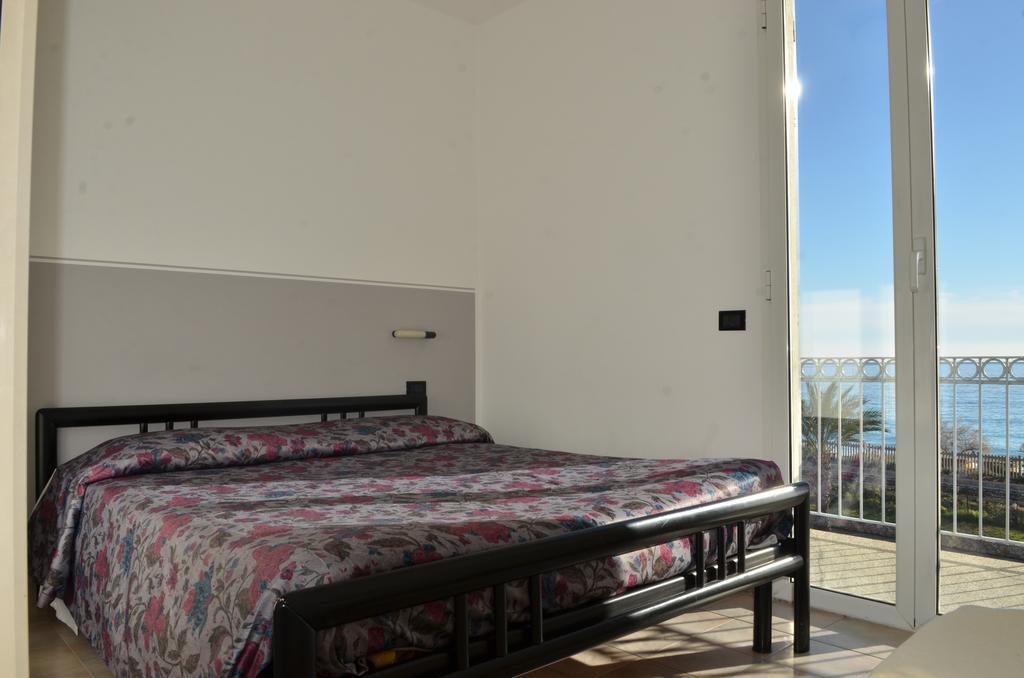 Residence Villa Carmen Fronte Mare A 50 Mt 피에트라리구레 외부 사진