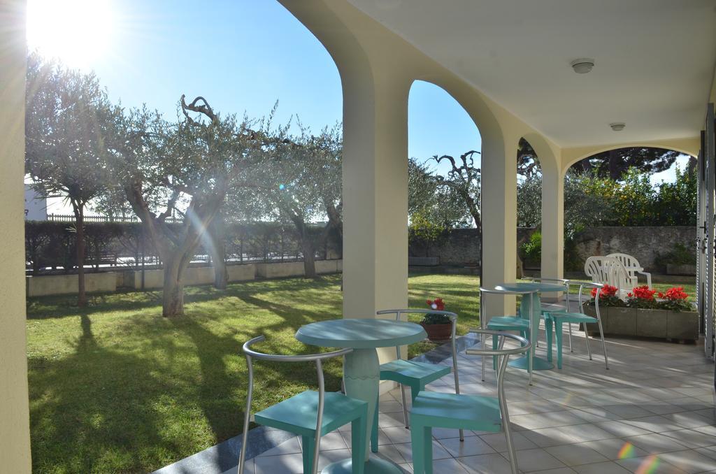 Residence Villa Carmen Fronte Mare A 50 Mt 피에트라리구레 외부 사진